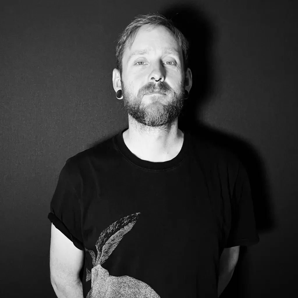 Retrato de Fernando, tatuador de Arrels Tattoo